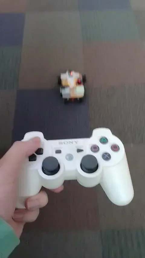 PS3コントローラーで操作するロボットカー